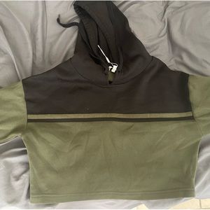 Tall sleeve crop top